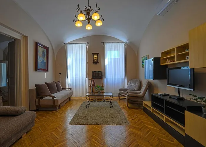 Demetrovics Udvarhaz